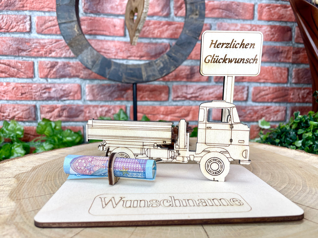 W50 – Individuelles Ostfahrzeug-Geldgeschenk aus Holz, personalisiert für besondere Anlässe Karte Männergeschenk Holzschild zum Verschenken