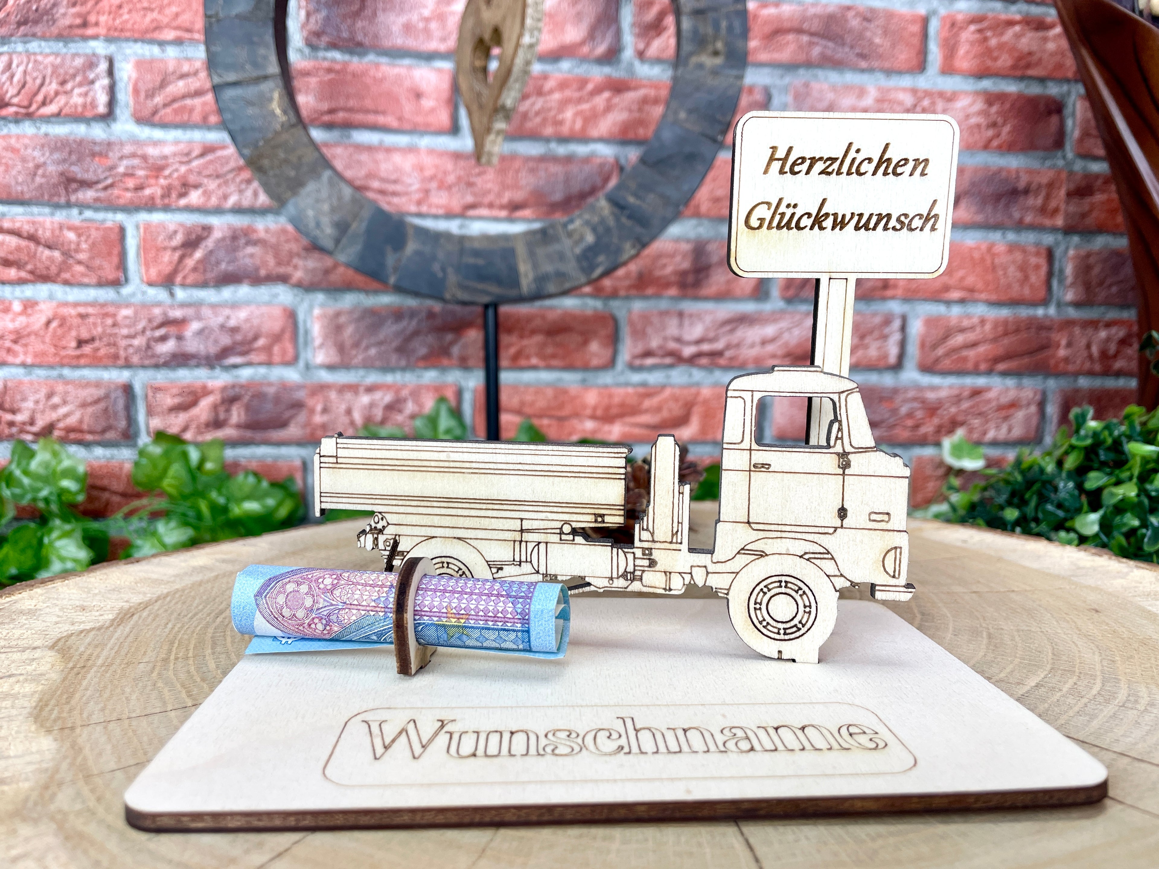 W50 – Individuelles Ostfahrzeug-Geldgeschenk aus Holz, personalisiert für besondere Anlässe Karte Männergeschenk Holzschild zum Verschenken