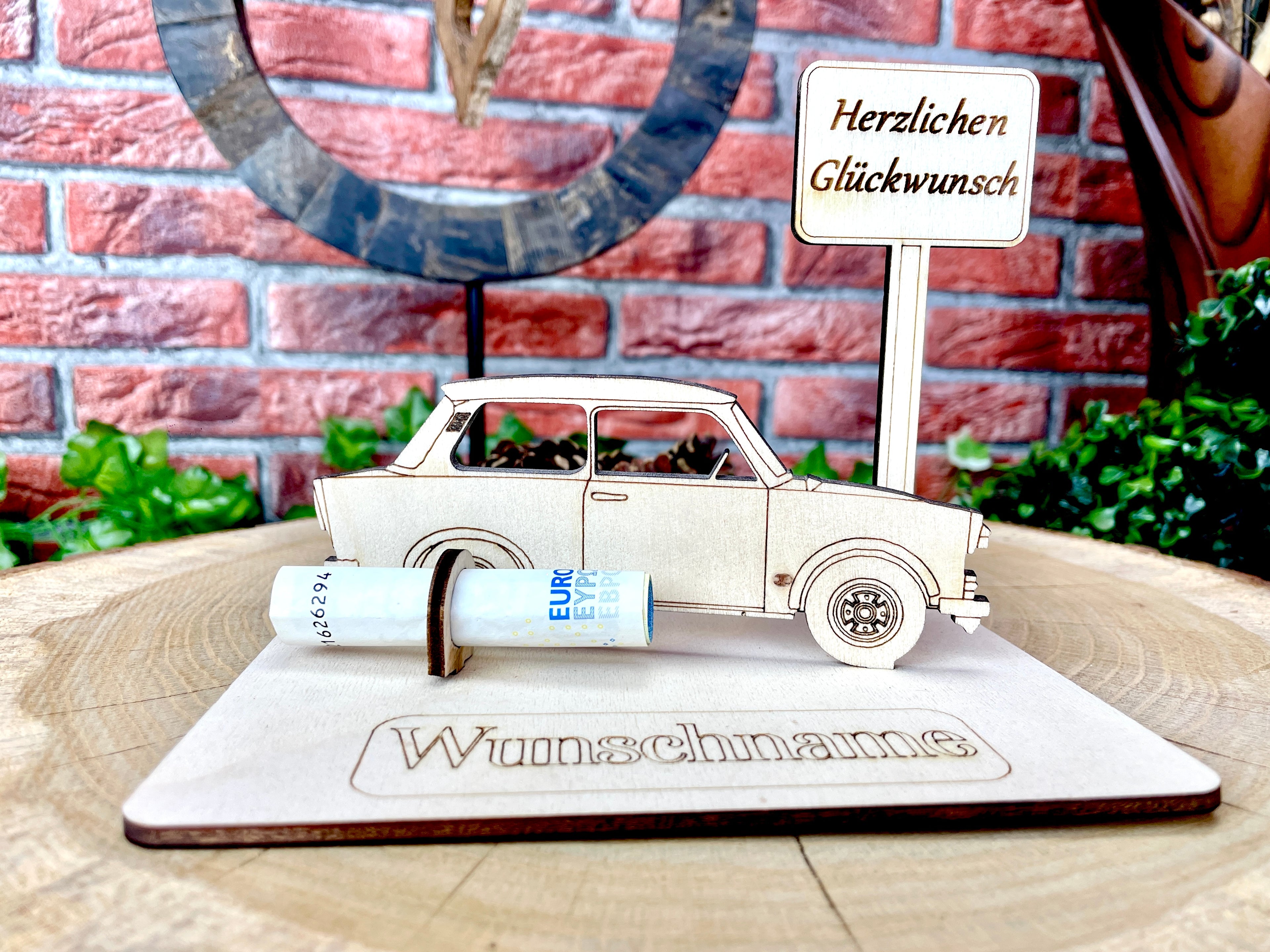 Trabant – Liebevolles Ostfahrzeug-Geldgeschenk aus Holz mit deinem Wunschtext Geld Karte Box Männergeschenk Holzschild zum Verschenken