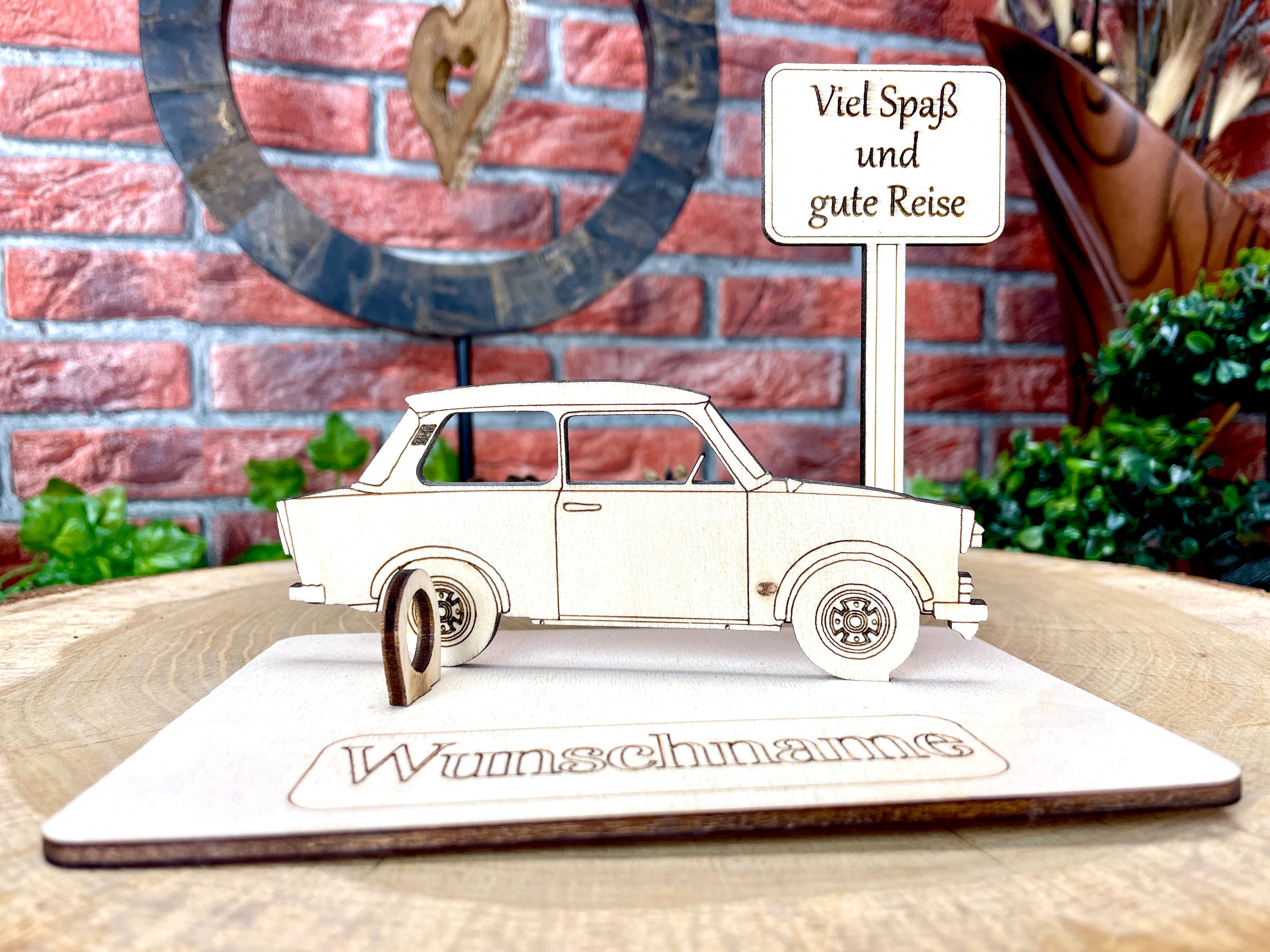 Trabant – Liebevolles Ostfahrzeug-Geldgeschenk aus Holz mit deinem Wunschtext Geld Karte Box Männergeschenk Holzschild zum Verschenken