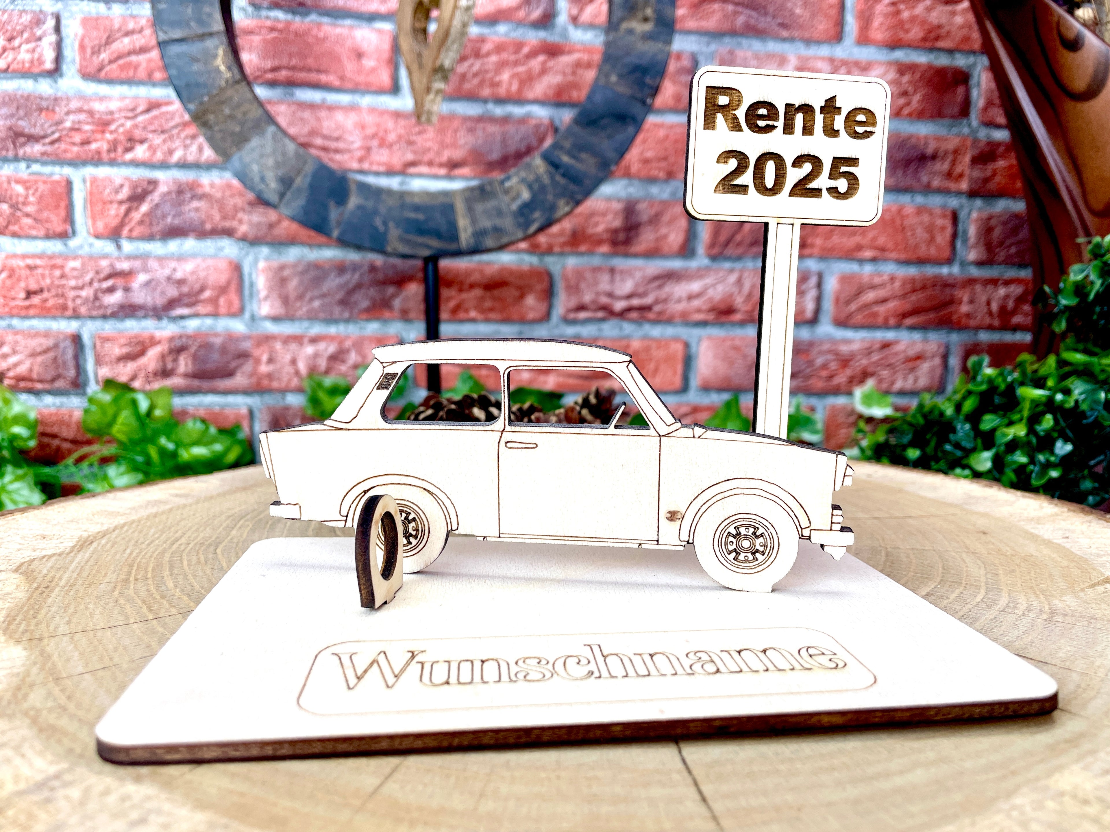 Trabant – Liebevolles Ostfahrzeug-Geldgeschenk aus Holz mit deinem Wunschtext Geld Karte Box Männergeschenk Holzschild zum Verschenken