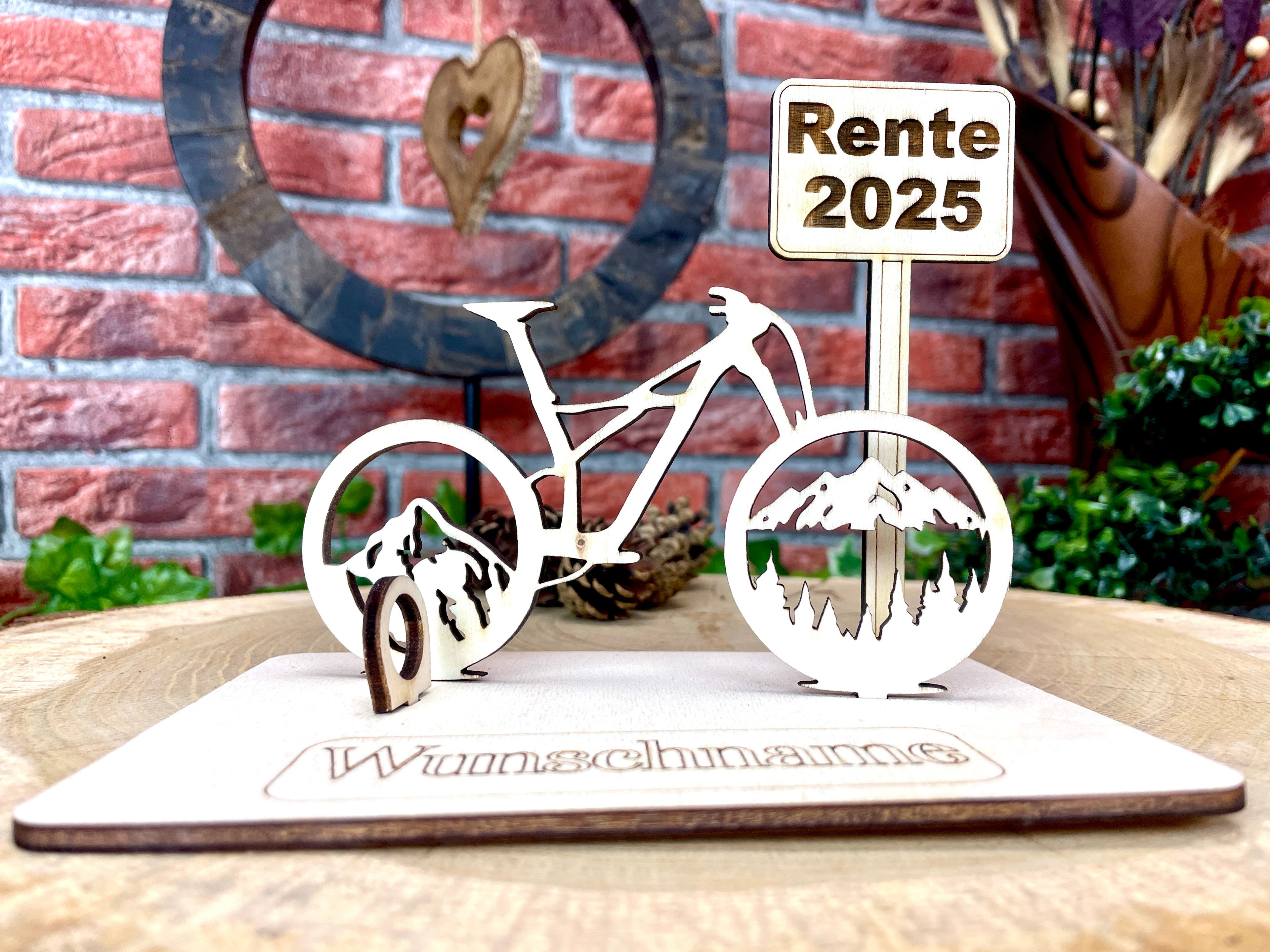 Fahrrad Persönliches Mountainbike Geldgeschenk mit Bergmotiven aus Holz - Individuell mit Wunschtext. Geschenkideen Schilder Bild #1