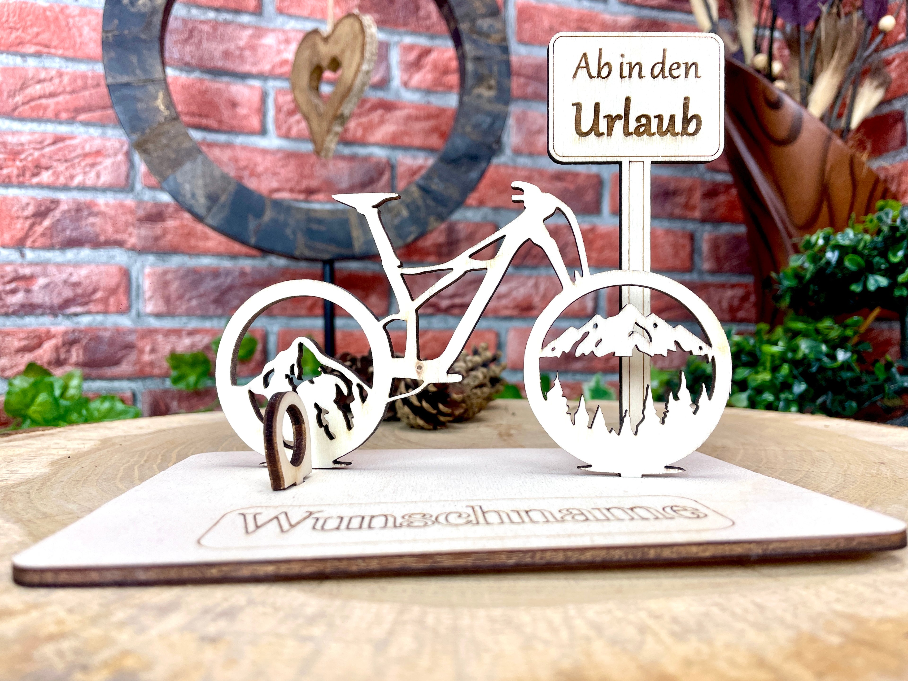 Fahrrad Persönliches Mountainbike Geldgeschenk mit Bergmotiven aus Holz - Individuell mit Wunschtext. Geschenkideen Schilder Bild #1
