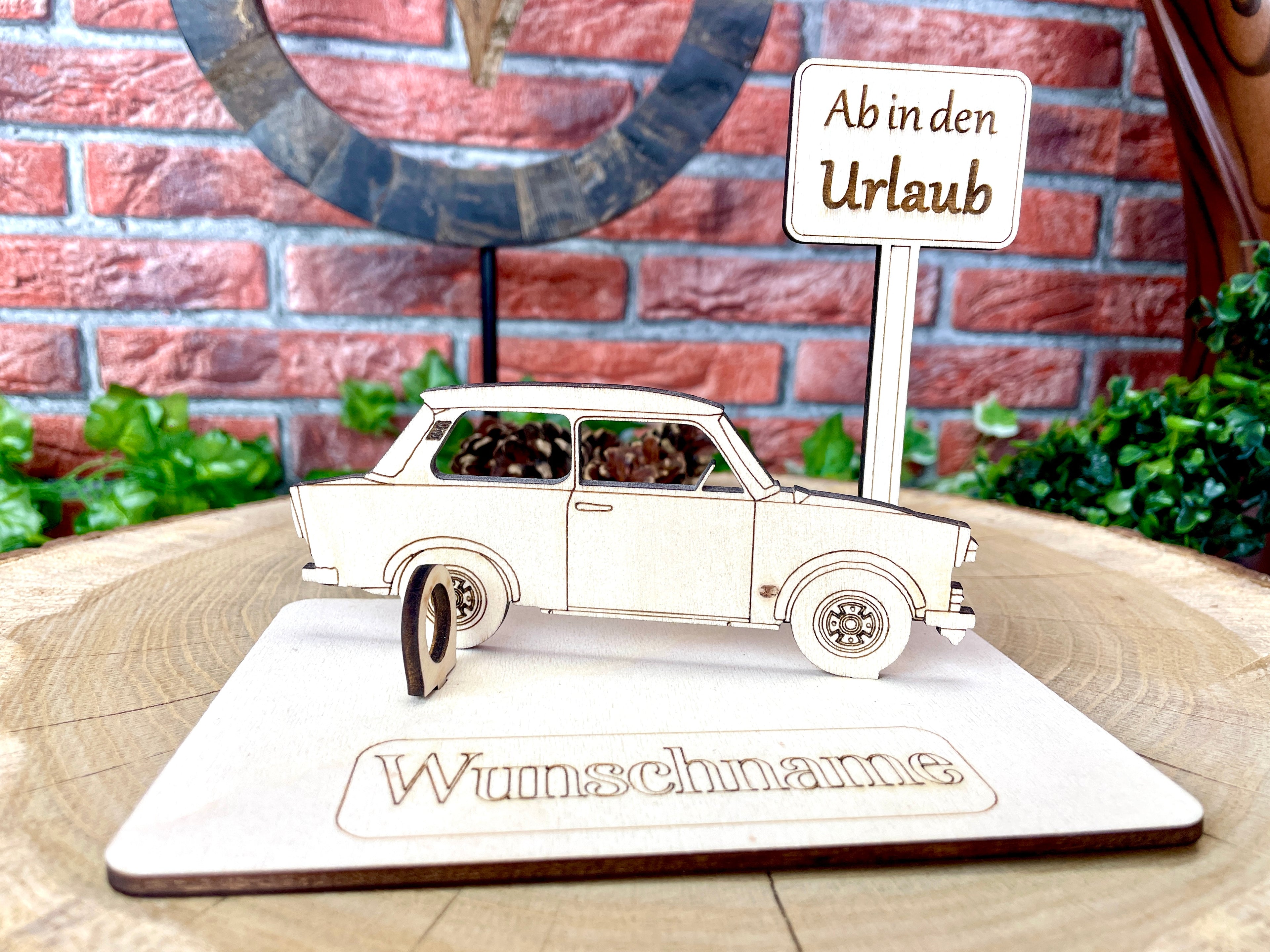 Trabant – Liebevolles Ostfahrzeug-Geldgeschenk aus Holz mit deinem Wunschtext Geld Karte Box Männergeschenk Holzschild zum Verschenken