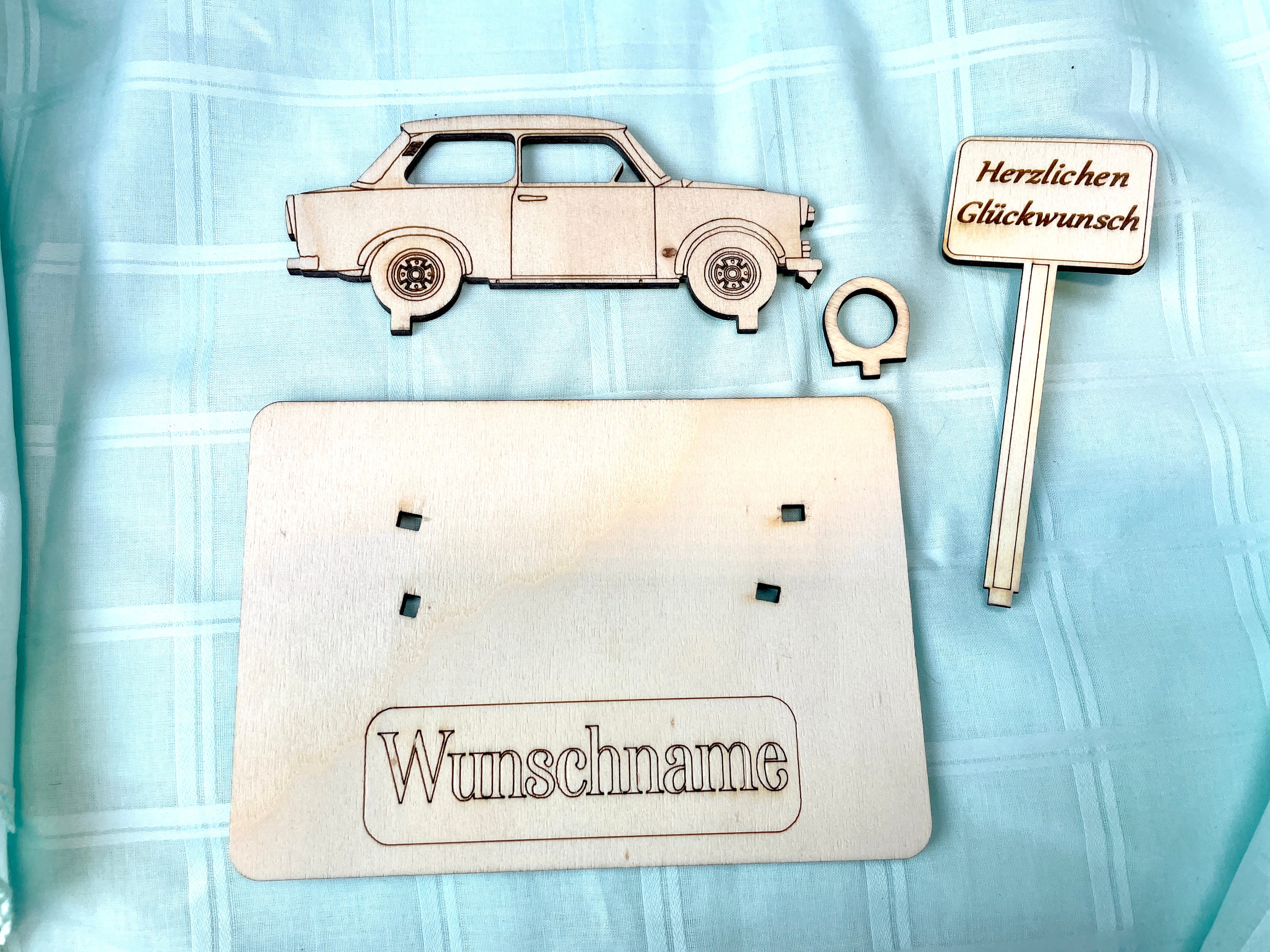 Trabant – Liebevolles Ostfahrzeug-Geldgeschenk aus Holz mit deinem Wunschtext Geld Karte Box Männergeschenk Holzschild zum Verschenken