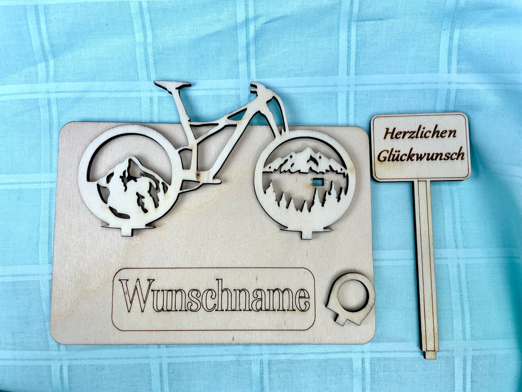 Fahrrad Persönliches Mountainbike Geldgeschenk mit Bergmotiven aus Holz - Individuell mit Wunschtext. Geschenkideen Schilder Bild #1