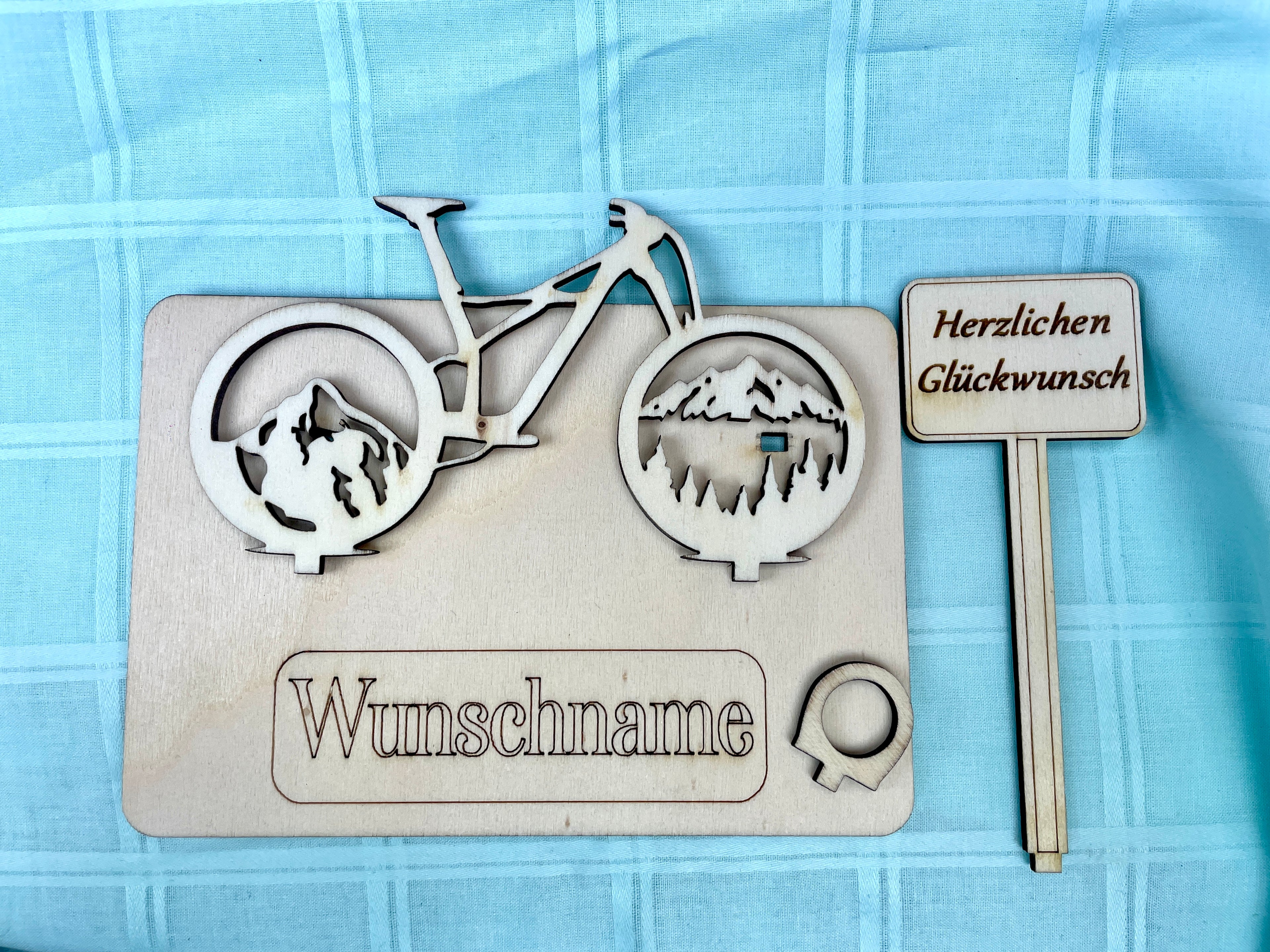 Fahrrad Persönliches Mountainbike Geldgeschenk mit Bergmotiven aus Holz - Individuell mit Wunschtext. Geschenkideen Schilder Bild #1