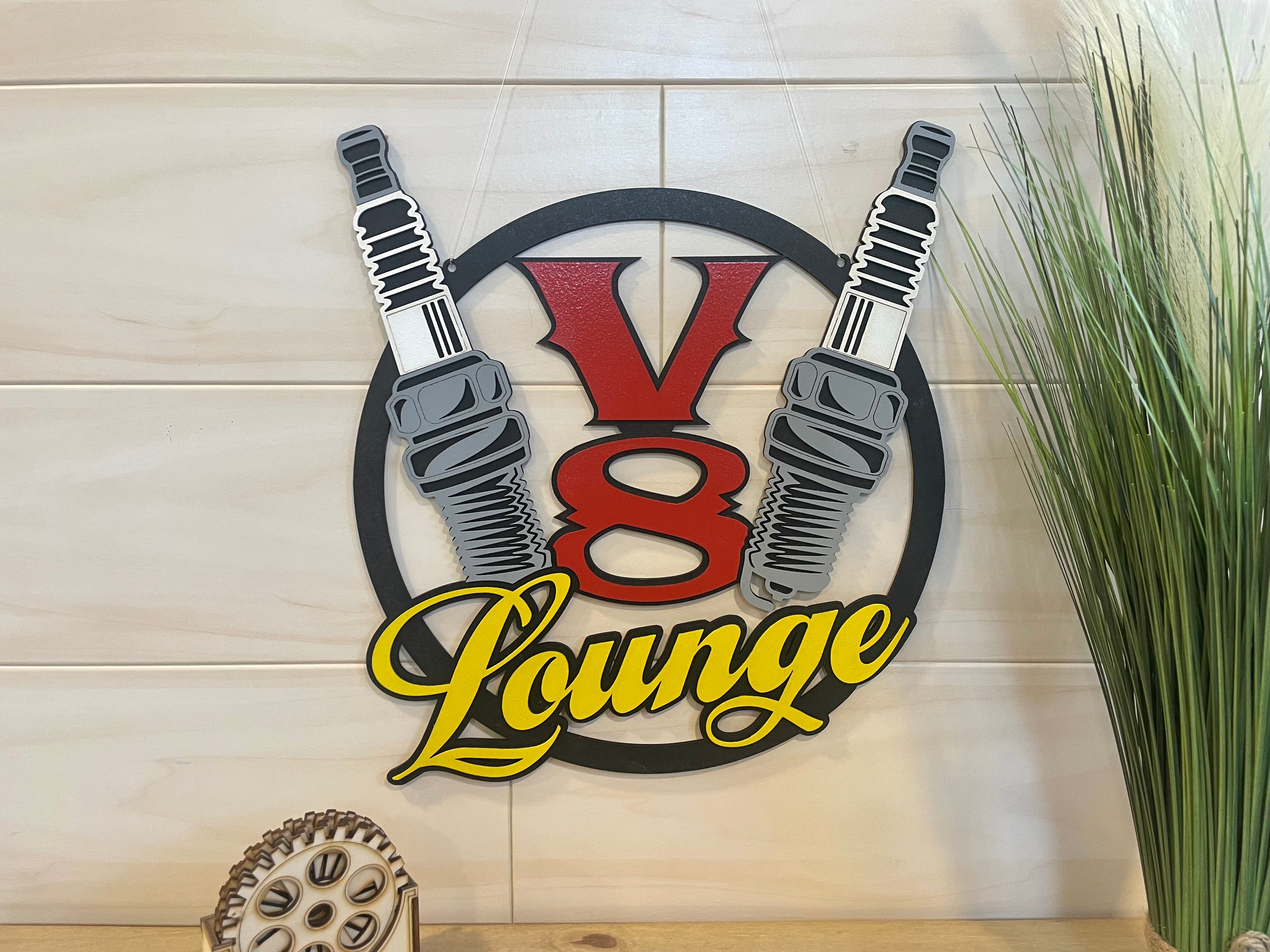 V8 Lounge Schild Scania American Trucks Oldtimer Garage Mustang Garagenwände verschönern Geschenk für Männer Holz Bilder AMG GT Ford Chevy