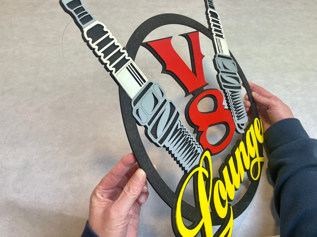 V8 Lounge Schild Scania American Trucks Oldtimer Garage Mustang Garagenwände verschönern Geschenk für Männer Holz Bilder AMG GT Ford Chevy