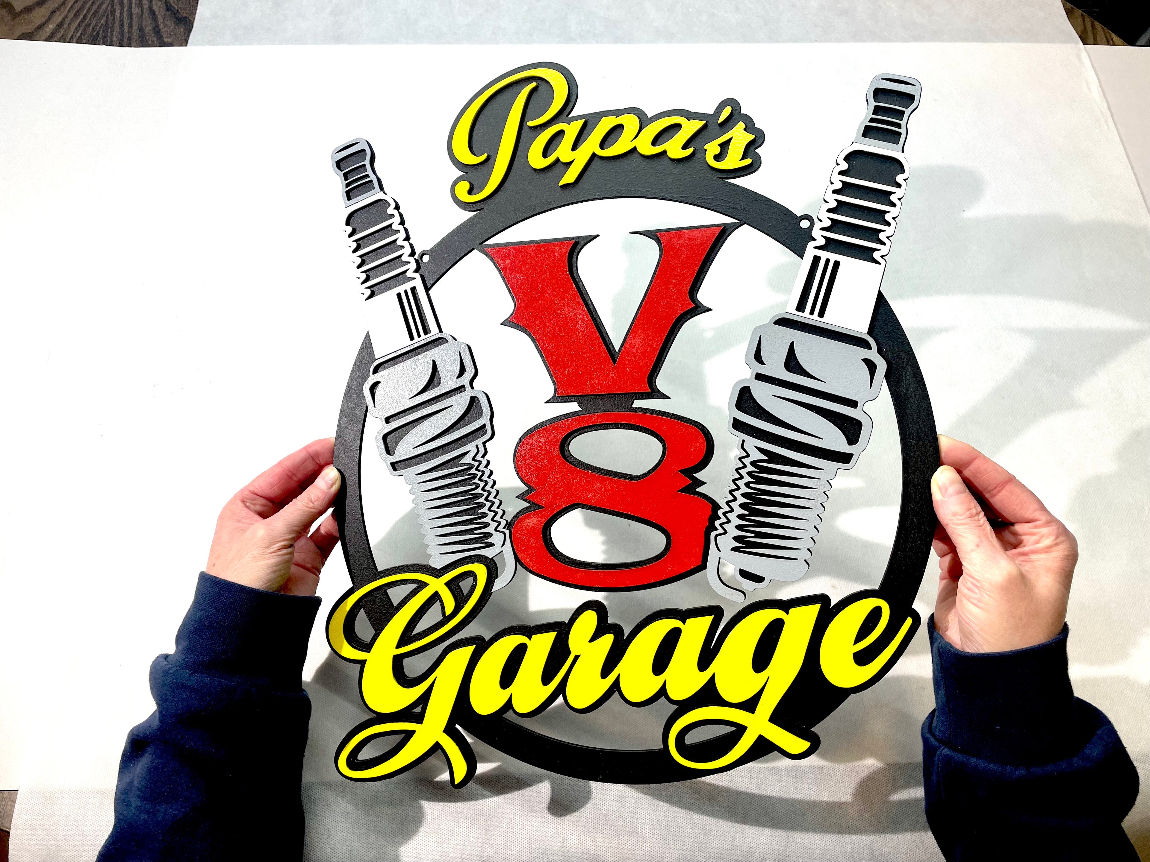 Papas V8 Garage Schild Scania American Trucks Oldtimer Garage Mustang Garagenwände verschönern Geschenk für Männer Holz Bilder AMG GT Ford