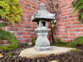 Japanische Steinlaterne Yukimi auf Konsole in Anthrazit patiniert Teich Garten Terrasse Koi Teich Dekoration Asiatisch Home deko