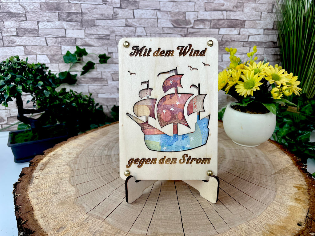 Geldgeschenk Segelboot 'Mit dem Wind gegen den Strom' Geschenkideen Holz Bilder Schilder Geburtstag Hochzeitstag Abschluss Urlaub Abenteuer