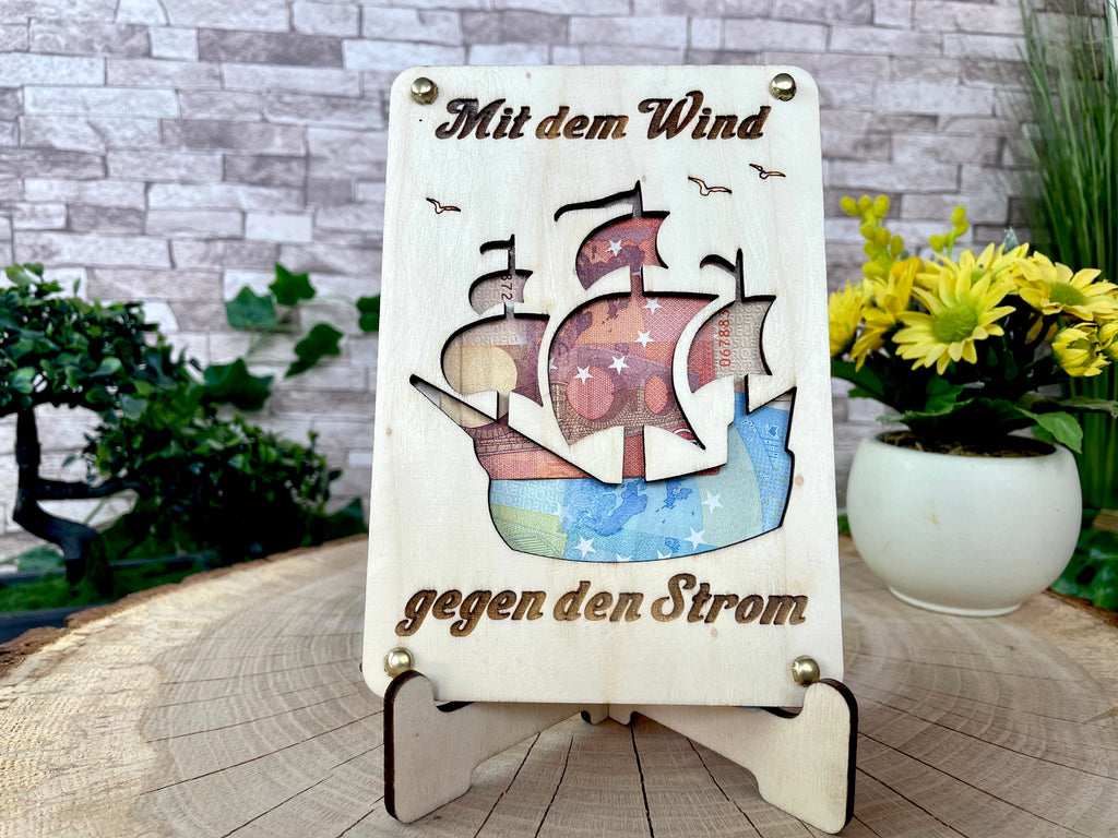 Geldgeschenk Segelboot 'Mit dem Wind gegen den Strom' Geschenkideen Holz Bilder Schilder Geburtstag Hochzeitstag Abschluss Urlaub Abenteuer