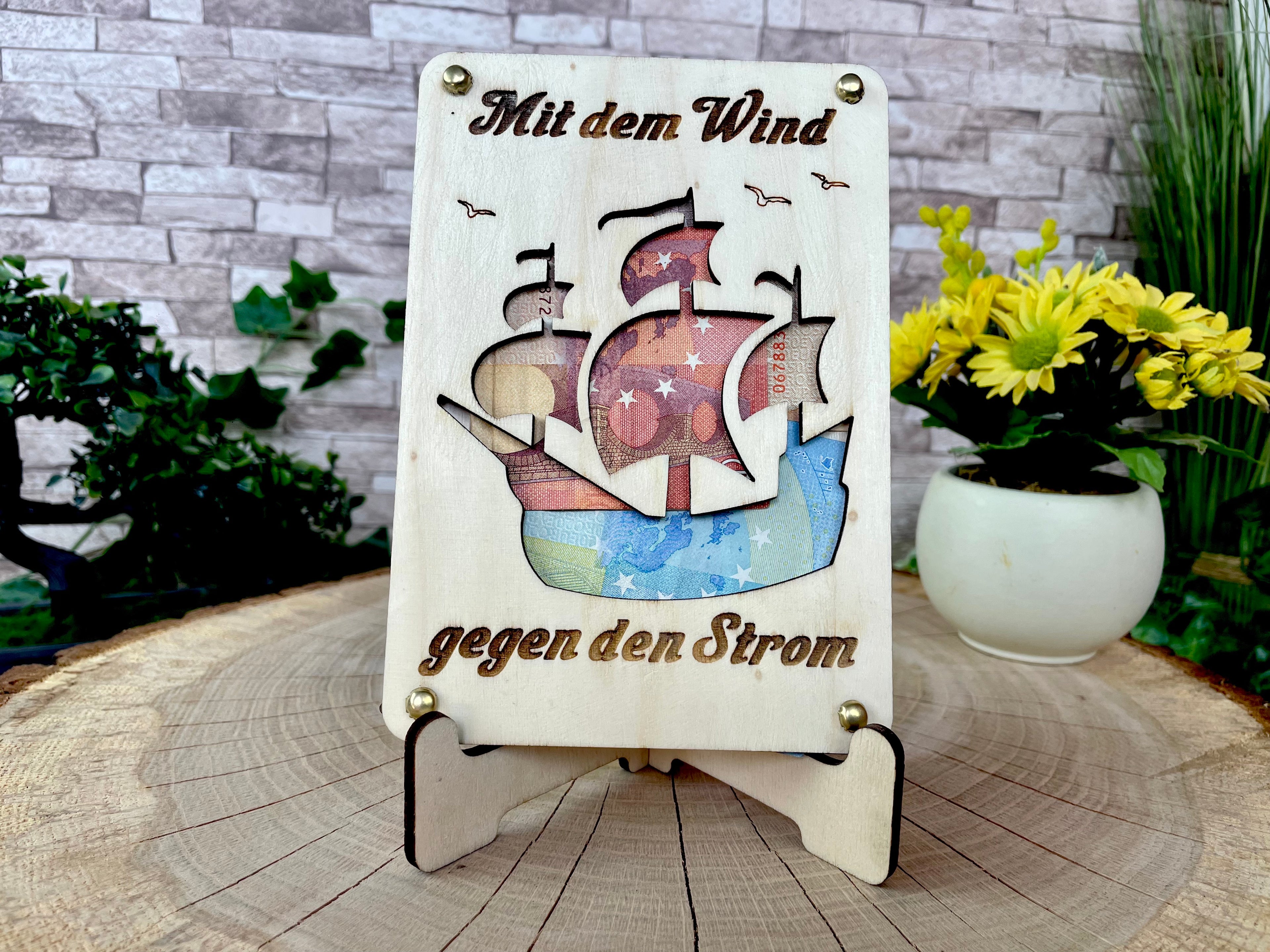 Geldgeschenk Segelboot 'Mit dem Wind gegen den Strom' Geschenkideen Holz Bilder Schilder Geburtstag Hochzeitstag Abschluss Urlaub Abenteuer