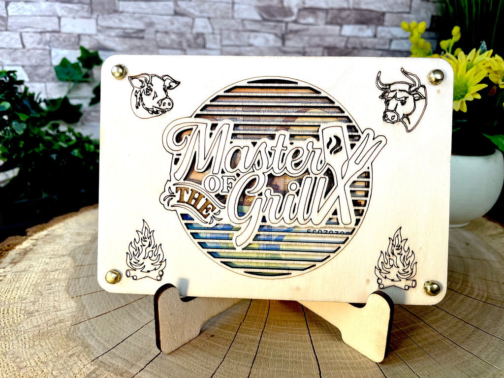 Geldgeschenk Grill 'Master of the Grill' Geschenkideen Holz Bilder Schilder Geburtstag Urlaub Abenteuer Grillparty Poolparty Lagerfeuer