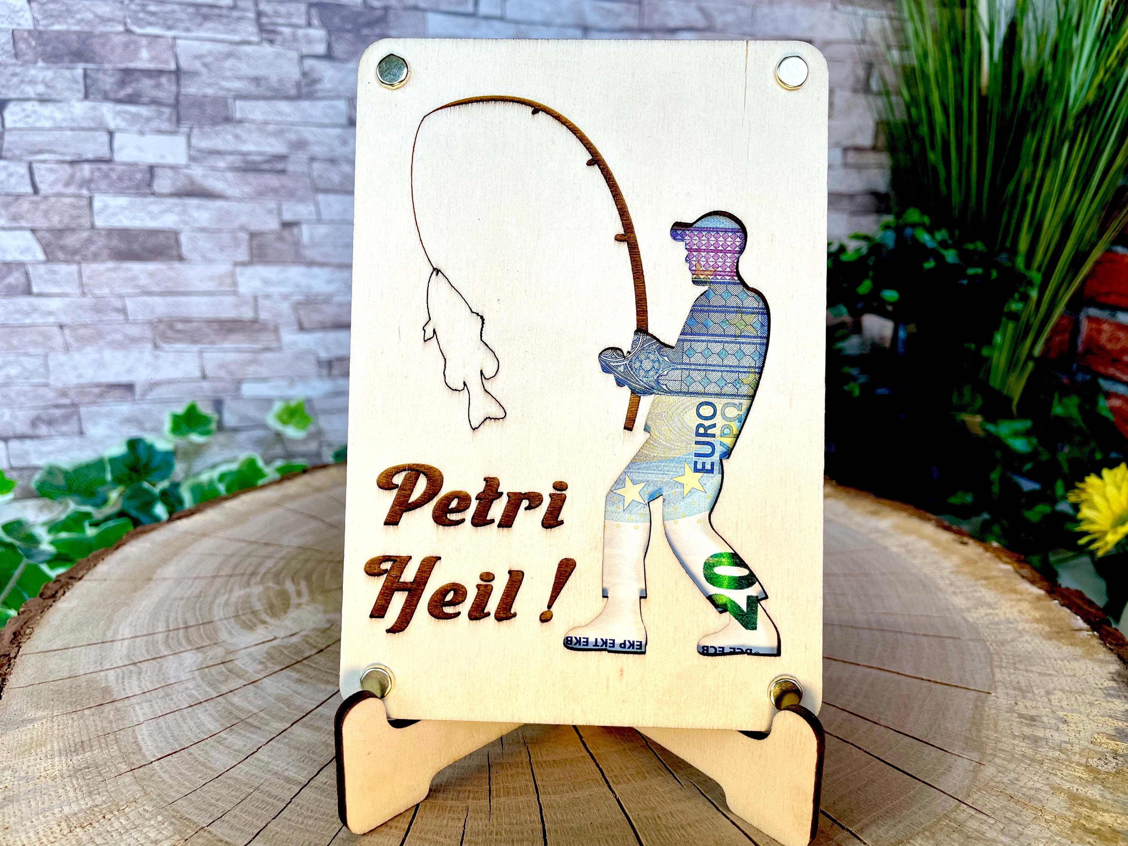 Geldgeschenk Angler 'Petri Heil!' Geschenkideen Holz Bilder Schild Design Angeln Fischen Outdoor Urlaub Erholung
