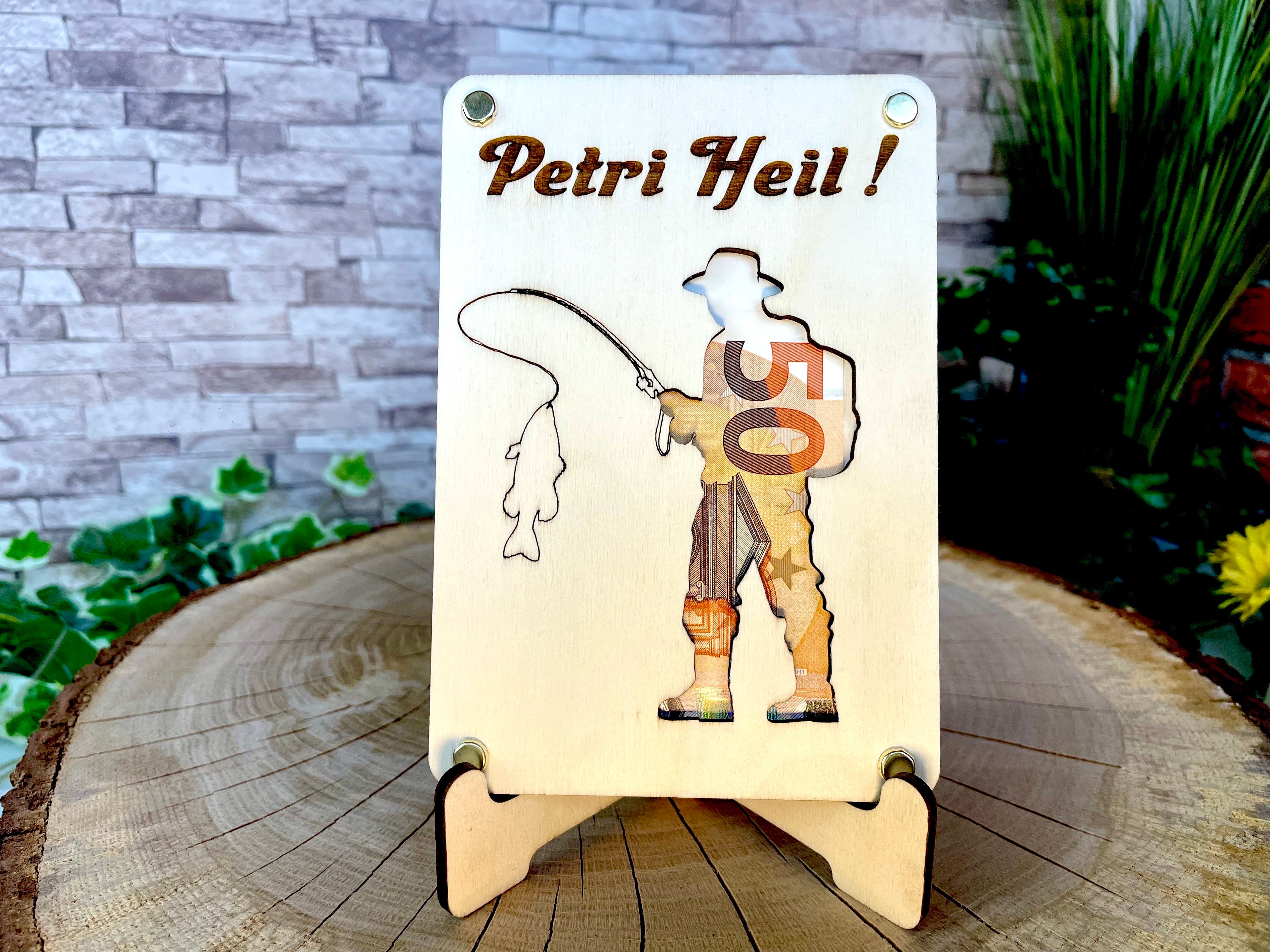 Geldgeschenk Angler 'Petri Heil!' Geschenkideen Holz Bilder Schild Design Angeln Fischen Outdoor Urlaub Erholung