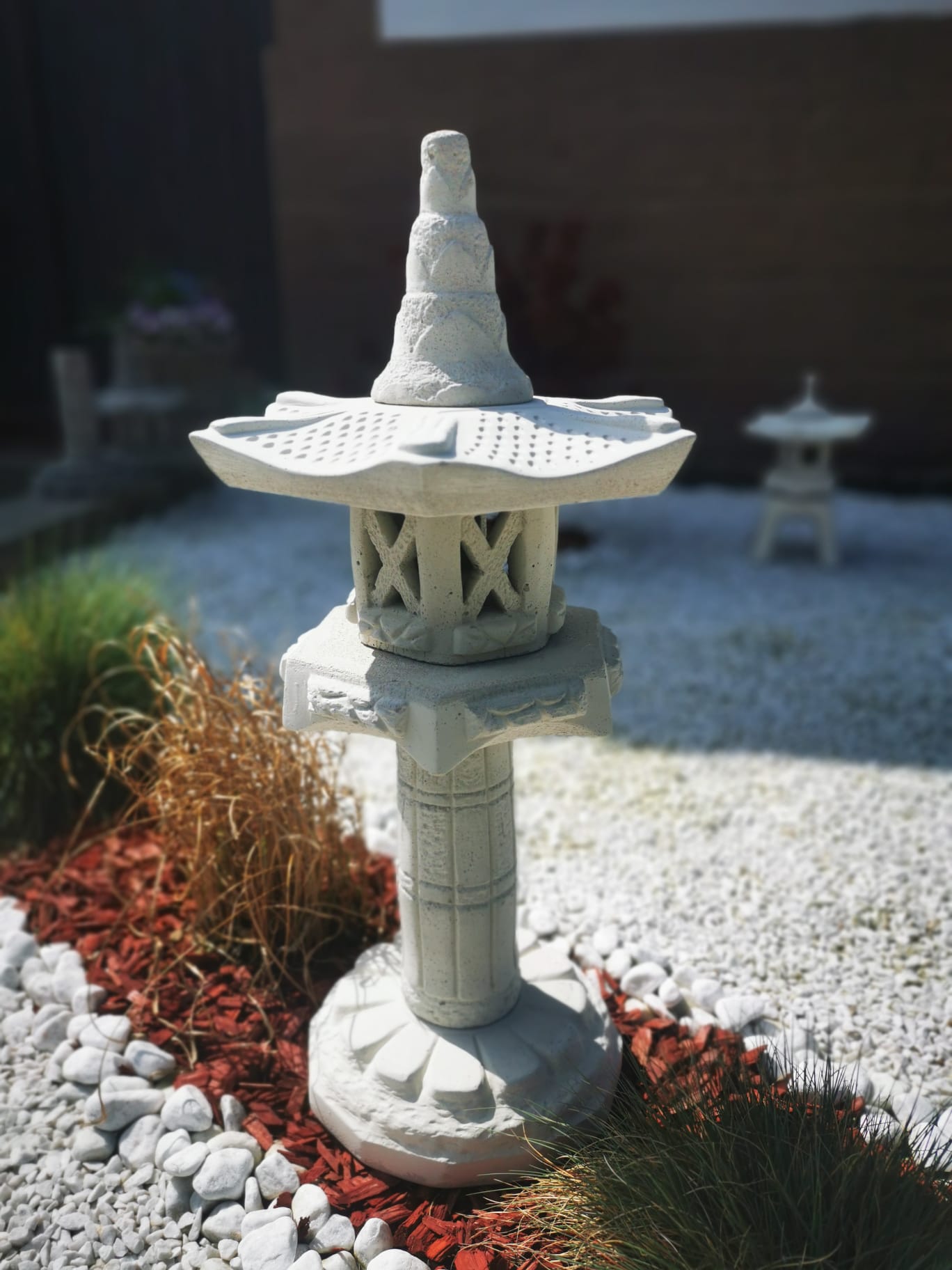 Asiatische Laterne 60cm Yukimi auf Konsole HK in Lichtgrau Gartenteich Terrasse Koi-teich Pagode Garten